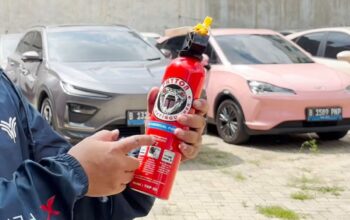 Kiat aman gunakan APAR pada mobil listrik