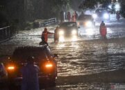Terpaksa terjang banjir? Ini caranya agar mobil terhindar “hydro lock”